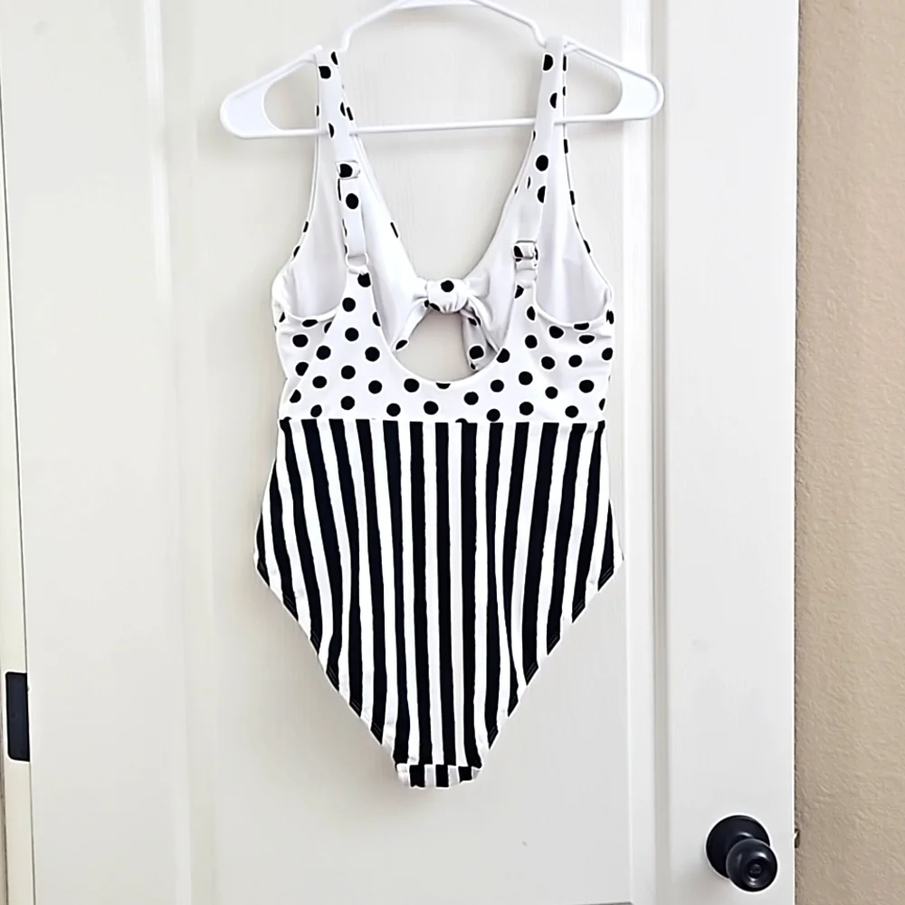 Bathing suit - Picture 2 of 7